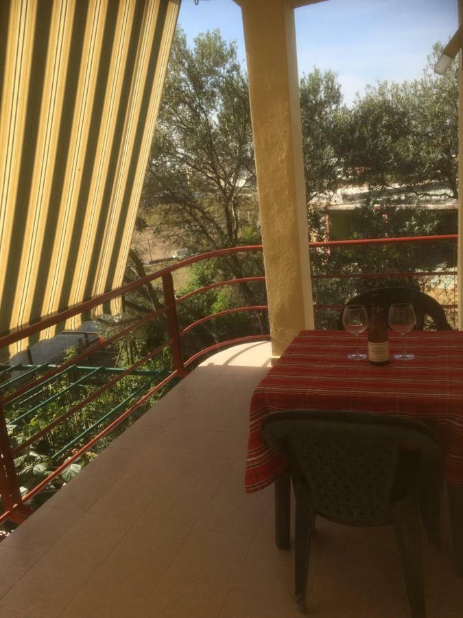 H And H Guesthouse Velipojë Zewnętrze zdjęcie